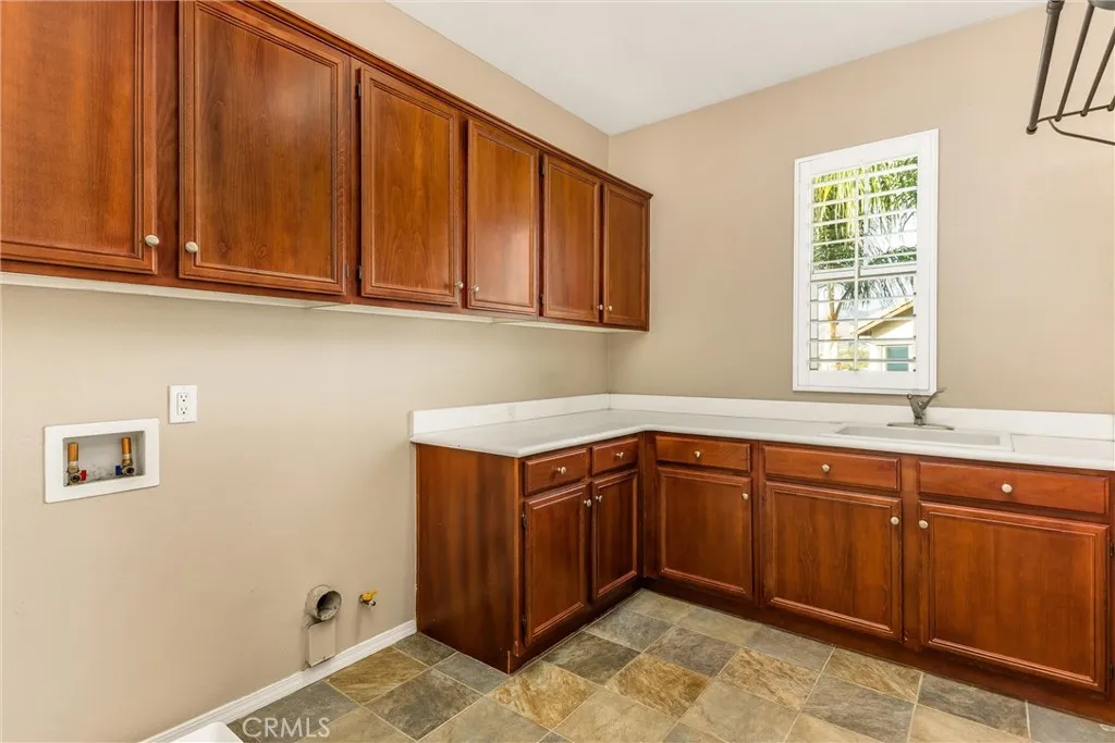 7526 Tioga Lane, Highland, California 92346 home-pic-31